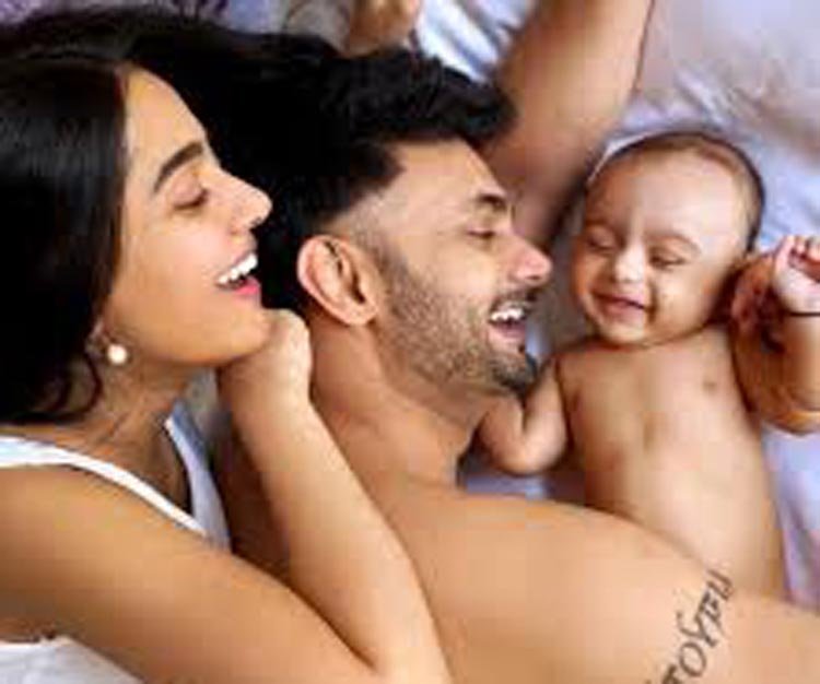 ছেলের ছবি প্রকাশ করলেন অমৃতা রাও