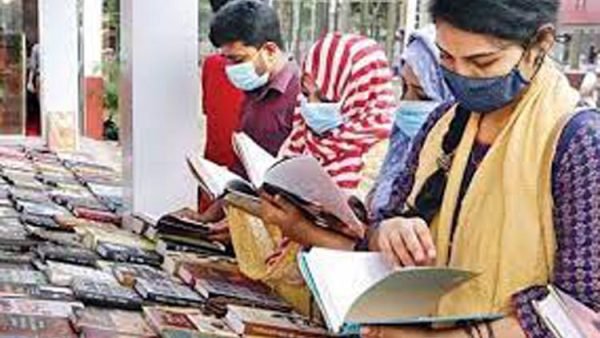 বইমেলার সময় কমল