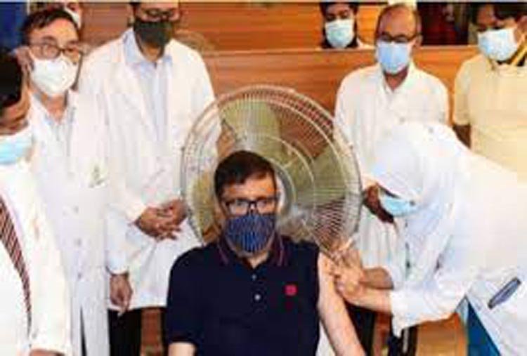 টিকা নিলেন ওবায়দুল কাদের