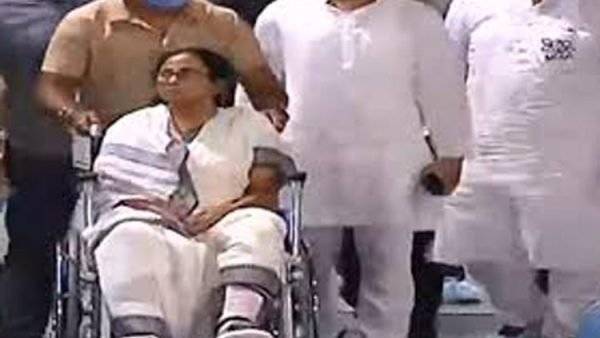 হুইলচেয়ারে বসেই নামতে যাচ্ছেন প্রচারে