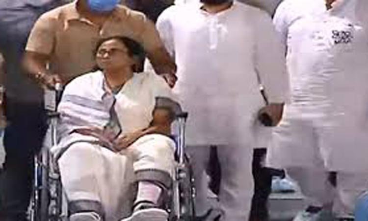 হুইলচেয়ারে বসেই নামতে যাচ্ছেন প্রচারে