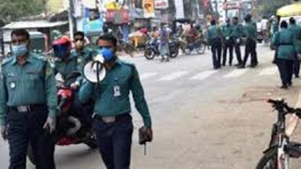 করোনার ঊর্ধ্বগতি  মাঠে নামছে পুলিশ