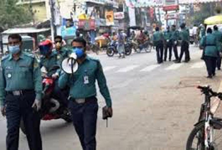 করোনার ঊর্ধ্বগতি  মাঠে নামছে পুলিশ