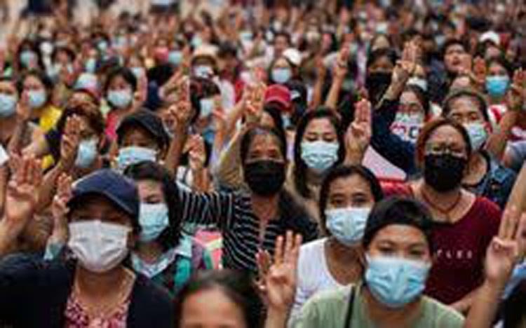 যৌন নিপীড়নের প্রতিবাদে অস্ট্রেলিয়ার রাস্তায় লক্ষাধিক নারী