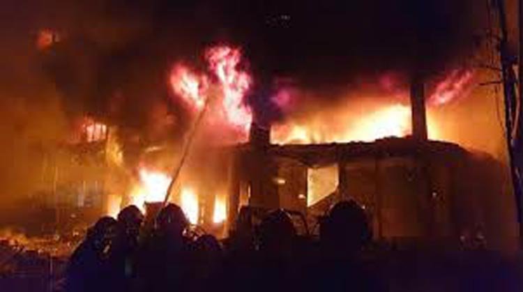 বসতঘরে আগুন, পুড়ে অঙ্গার ঘুমন্ত ৩ ভাই-বোন