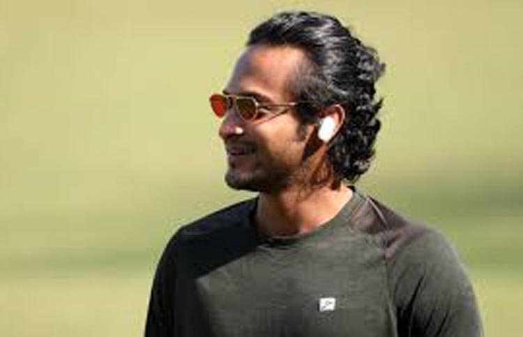 সাংবাদিকদের চোখ এড়িয়ে দেশে সাকিব