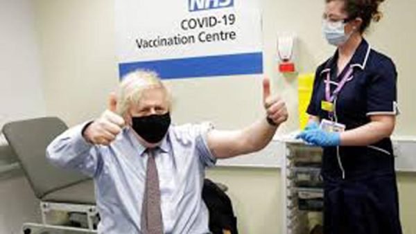 ভ্যাকসিন নিলেন যুক্তরাজ্যের প্রধানমন্ত্রী