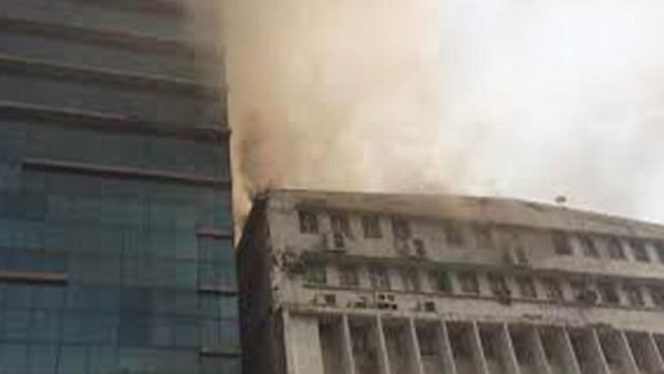 আদমজী কোর্ট বিল্ডিংয়ে আগুন