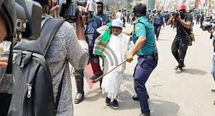 মোদিবিরোধী বিক্ষোভ, ‘শিশুবক্তা’ রফিকুল আটক