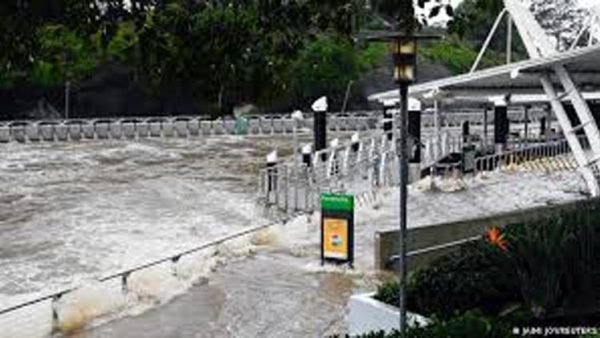 ৬০ বছরের মধ্যে ভয়াবহ বন্যার কবলে সিডনি