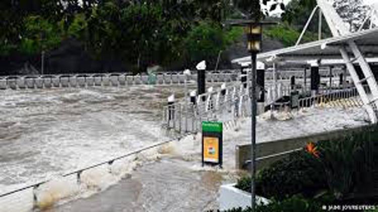 ৬০ বছরের মধ্যে ভয়াবহ বন্যার কবলে সিডনি