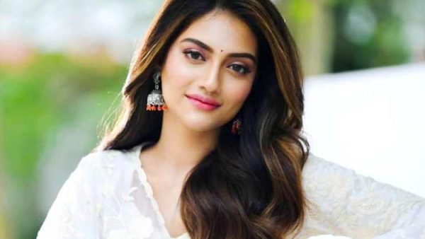 প্রচারে গিয়ে মেজাজ হারালেন নুসরাত