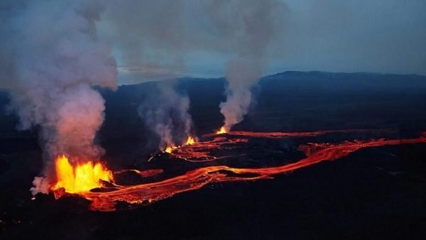 ৮০০ বছর পর জেগে উঠল আগ্নেয়গিরি