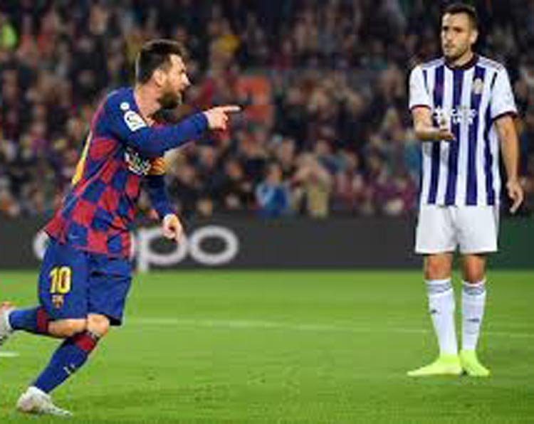 জোড়া গোলে রেকর্ডের ম্যাচ স্মরণীয় করে রাখলেন মেসি