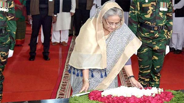 বঙ্গবন্ধুর প্রতিকৃতিতে প্রধানমন্ত্রীর শ্রদ্ধা
