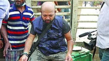 সাংবাদিক কেন টার্গেট?