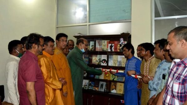 বঙ্গবন্ধুর জন্ম দিনে সিলেট অনলাইন প্রেসক্লাবে পাঠাগার উদ্বোধন