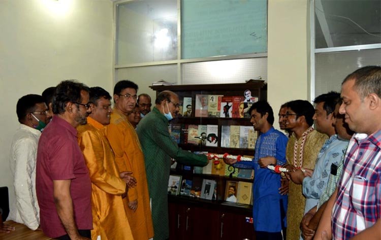 বঙ্গবন্ধুর জন্ম দিনে সিলেট অনলাইন প্রেসক্লাবে পাঠাগার উদ্বোধন