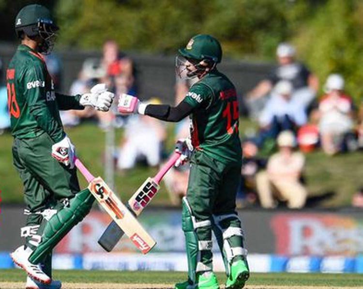 তামিম-মিঠুন ঝলকে বাংলাদেশের লড়াইয়ের পুঁজি