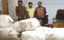 জৈন্তাপুরে ভারতীয় কাপড়সহ চোরাকারবারি আটক