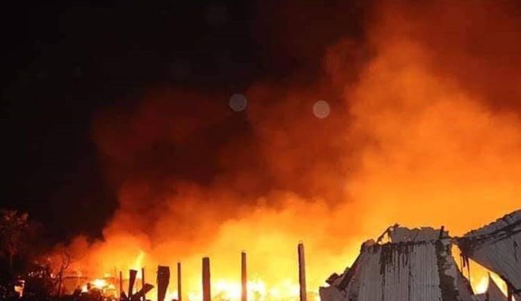 আগুনে পুড়ল গাজীপুরের ৮ কলোনির তিনশ বসতঘর