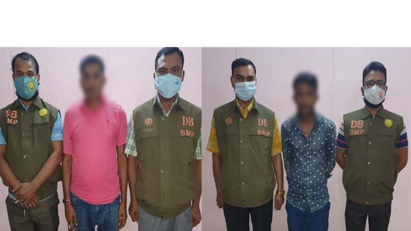 পোস্ট অফিসের সামনে ইয়াবা বিক্রি, ডিবির অভিযানে আটক ২