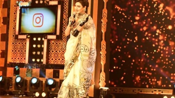 ফিল্মফেয়ারে সমালোচকদের চোখে সেরা অভিনেত্রী জয়া