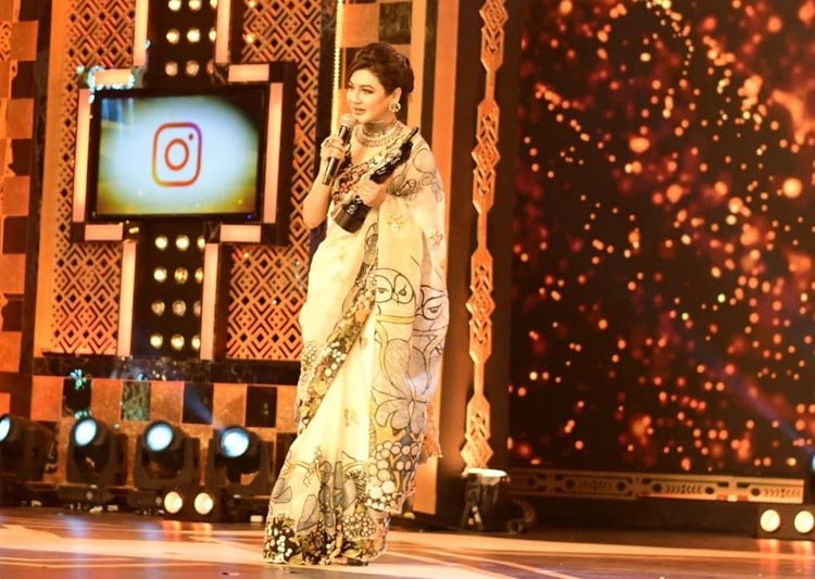 ফিল্মফেয়ারে সমালোচকদের চোখে সেরা অভিনেত্রী জয়া