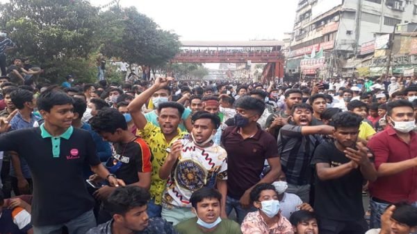 রাজধানীতে লকডাউনবিরোধী মিছিল