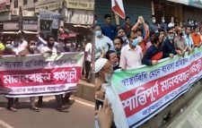 মার্কেট খোলা রাখার দাবিতে সিলেটে ব্যবসায়ীদের বিক্ষোভ