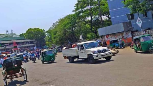সি‌লে‌টে দোকানপাট বন্ধ থাকলেও যানচলাচল স্বাভা‌বিক