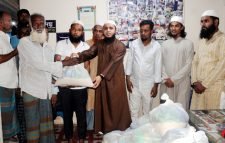 নগরীতে আওয়াঈদ আল-খায়ের সমাজ কল্যাণ সংস্থা উধ্যোগে ইফতার সামগ্রী বিতরণ