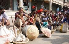 কর্মহীনদের সহায়তায় ৫৭২ কোটি টাকা বরাদ্দ