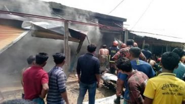 চুনারুঘাটে আগুনে পুড়ল ৫টি দোকান