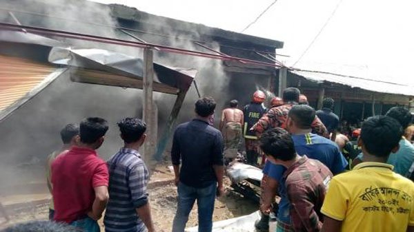 চুনারুঘাটে আগুনে পুড়ল ৫টি দোকান