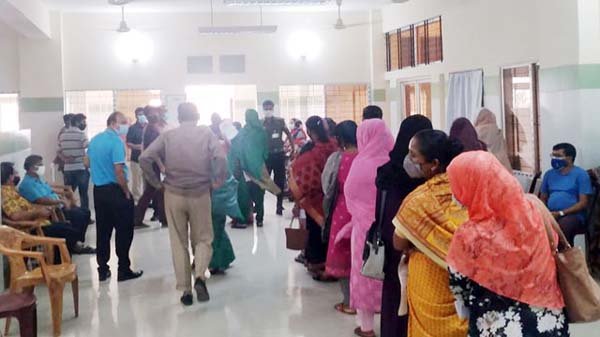 সিলেটে দ্বিতীয় ডোজের শুরুর দিনে টিকা নিলেন ১৩৬৮ জন
