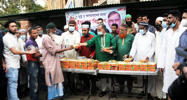 আসাদ উদ্দিনের উদ্যোগে দুস্থ ও অসহায়দের মাঝে ইফতার বিতরণ