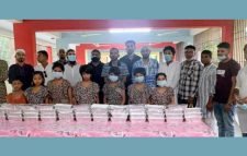 সুবিধাবঞ্চিতদেরকে ছাত্রদল নেতৃবৃন্দের ইফতার বিতরণ 