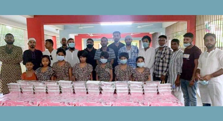 সুবিধাবঞ্চিতদেরকে ছাত্রদল নেতৃবৃন্দের ইফতার বিতরণ