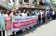 লকডেউনকে কেন্দ্র করে সিলেটে ব্যবসায়ীদের মানববন্ধন ও বিক্ষোভ