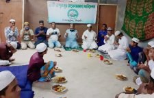 হাজী আব্দুন নূর সহুরুজ্জামান  ফাউন্ডেশনের উদ্যোগে এতিমখানায় শিশুদের ইফতার বিতরণ