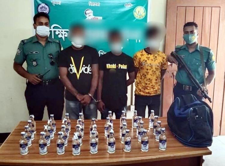 দক্ষিণ সুরমায় বিদেশী মদসহ আটক ৩