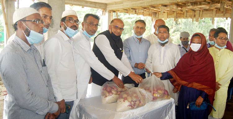 স্যার এনাম উল ইসলামের খাদ্য সামগ্রী ও মসজিদ-মাদ্রাসায় অর্থ প্রদান