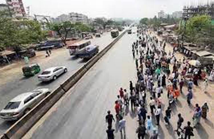 ঢাকা-চট্টগ্রাম মহাসড়ক এক ঘণ্টা অবরোধ