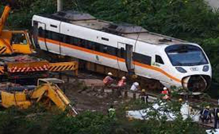 তাইওয়ানে ট্রেন দুর্ঘটনা, গভীর অনুশোচনা করলেন লরির মালিক