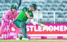 ফখরের আউট নিয়ে বিতর্কে ডি কক