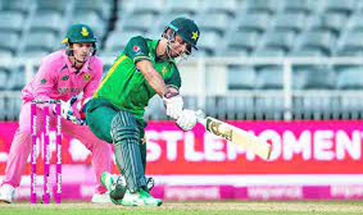 ফখরের আউট নিয়ে বিতর্কে ডি কক