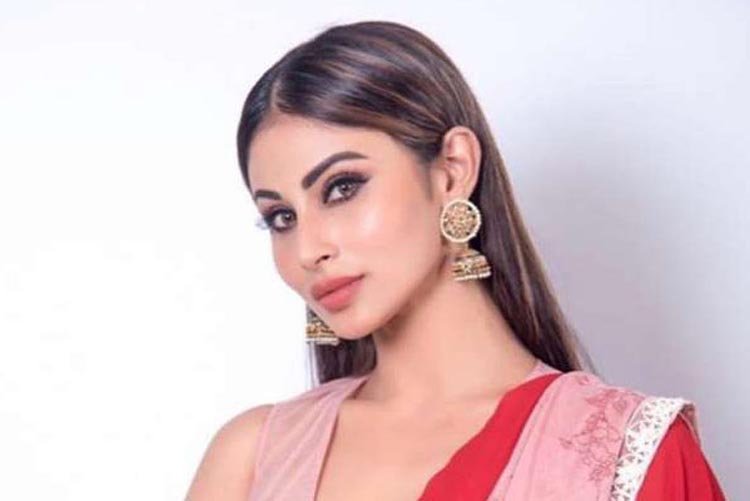 দুবাই ব্যবসায়ীকে বিয়ে করছেন মৌনী