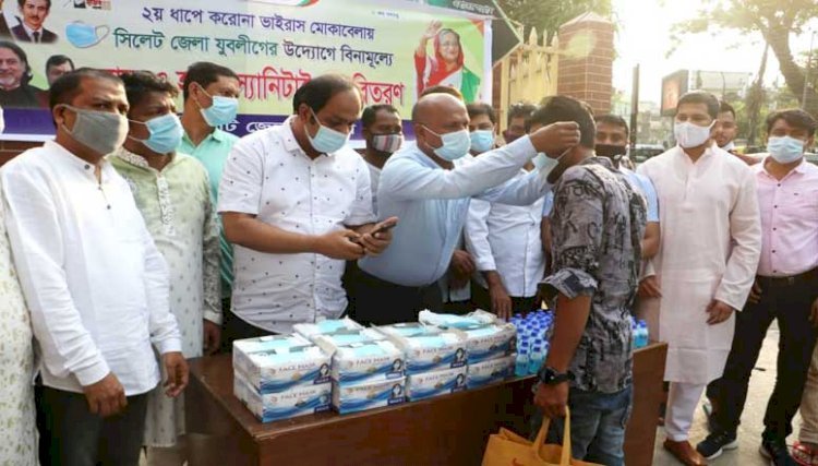 নগরীতে জেলা যুবলীগের মাস্ক ও হ্যান্ড স্যানিটাইজার বিতরণ