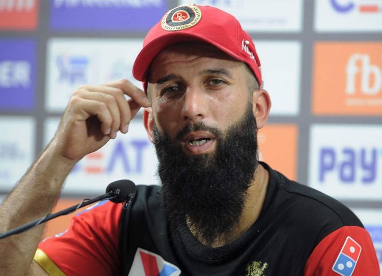 মইন আলির জার্সি থেকে সরিয়ে নেওয়া হচ্ছে মদের বিজ্ঞাপন